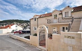 3 Bedroom Awesome Apartment In Pucisca